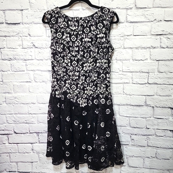Danny And Nicole Women's Size 10 Sleeveless Floral Lace Knee Length Flare Zipper - Picture 1 of 6